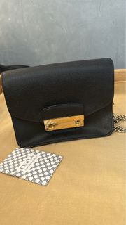 (Category: ) located in . Submitted by annewpreloved (Listing ID 1463472054, Image 1). Description: .