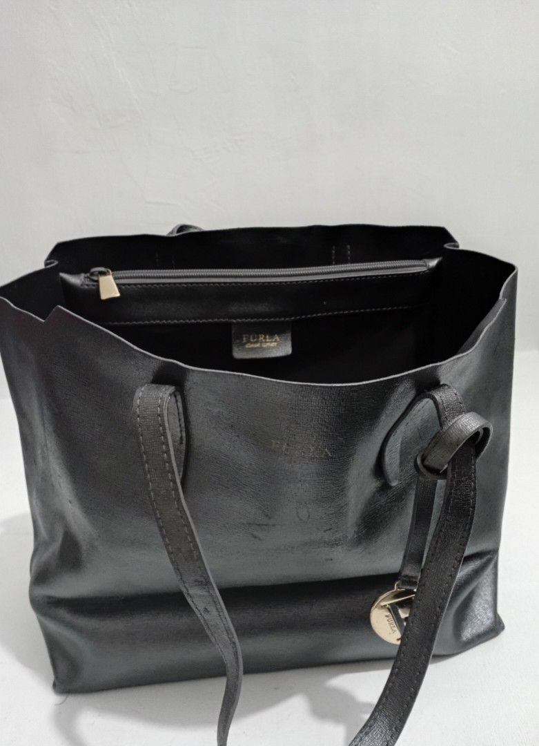 Furla SALLY Leather Tote Bag (Category: Luxury Bags & Wallets) located in Manila. Submitted by eriiicaspage (Listing ID 1463474161, Image 2). Description: PreOwned Lightly Used WellUsed Authentic Furla b Sally Medium black l Saffiano leather tote bag - Textured finish for a sophisticated look - Signature gold-tone 'F' charm accent - Interior zippered pocket for secure storage - Perfect versatile bag for daily use Sign of Used Flaws : has Faded go