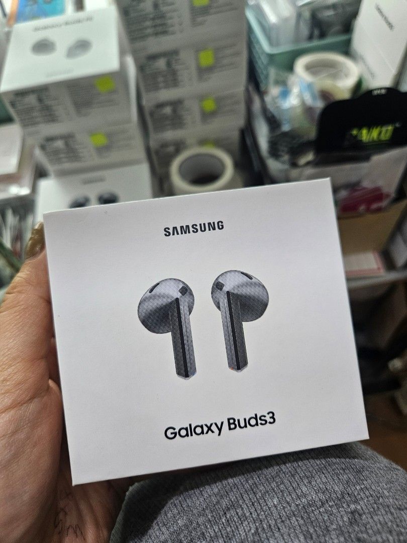 Galaxy Buds 3 Brandnew (Category: Earphones) located in San Juan City. Submitted by rjean02 (Listing ID 1463454582, Image 1). Description: Brandnew sealed original.