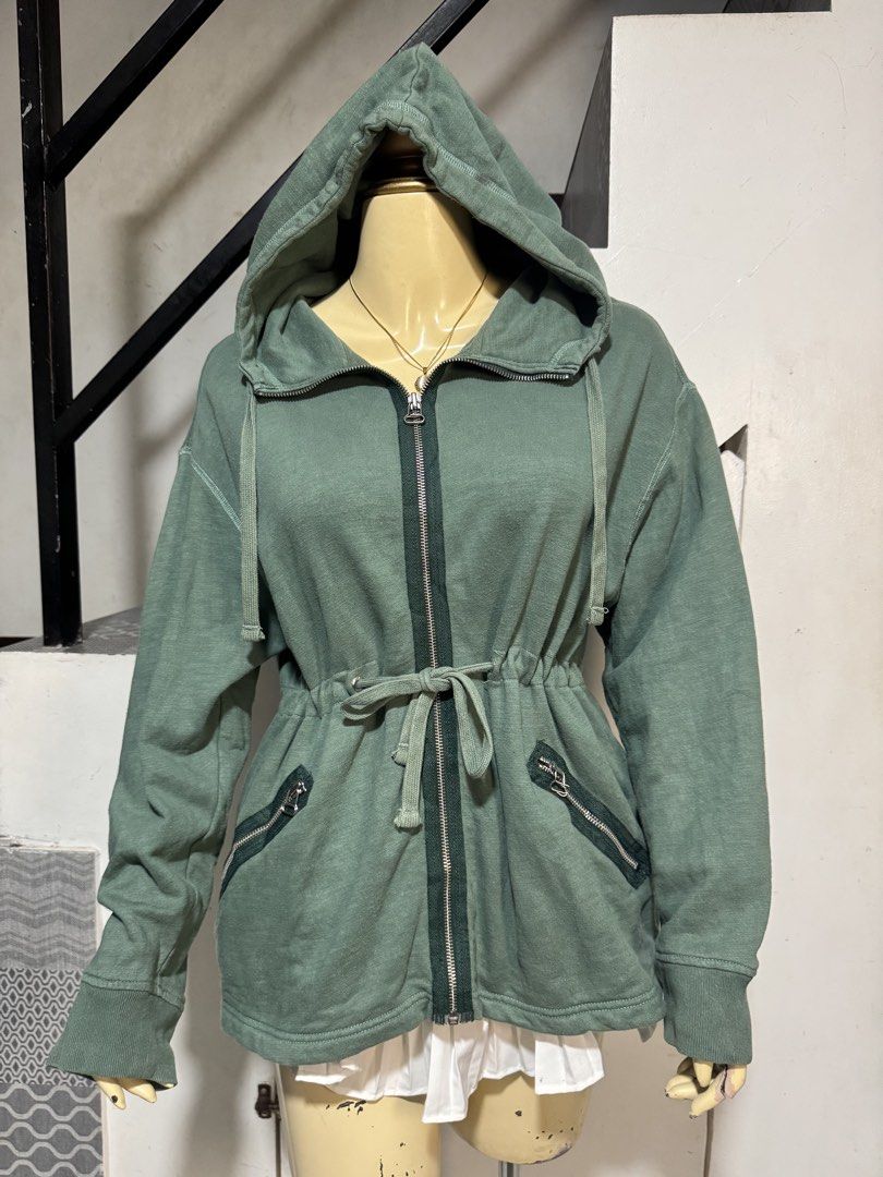 Gap brand hoodie jacket (Category: Coats, Jackets and Outerwear) located in Naga. Submitted by rosyfinds12 (Listing ID 1463374381, Image 1). Description: 📌Newly Open || Hoody Jacket 🧥 • Size: Small on tag | Can fit Medium body frame • Like New •Bramded.