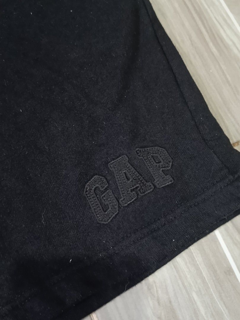 GAP SWEAT SHORT (freeshipping) (Category: Shorts) located in Quezon City. Submitted by gyl-stop (Listing ID 1463522778, Image 3). Description: free shipping 34-39 x 17 very good condi cr: 9/10 issue: micro lints.