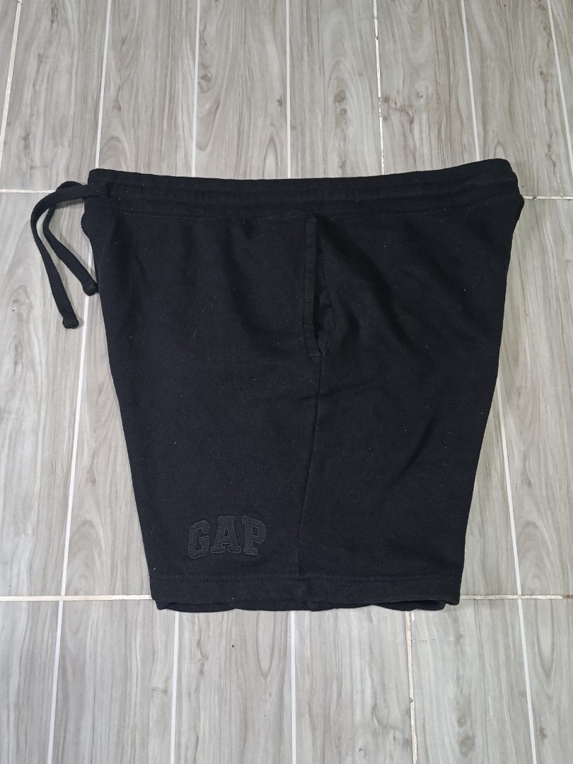 GAP SWEAT SHORT (freeshipping) (Category: Shorts) located in Quezon City. Submitted by gyl-stop (Listing ID 1463522778, Image 2). Description: free shipping 34-39 x 17 very good condi cr: 9/10 issue: micro lints.