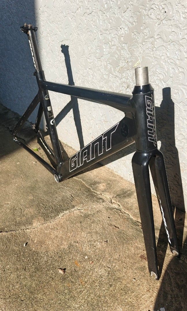 GIANT OMNIUM TRACK 2018 (SMALL) (Category: Bicycles) located in Caloocan City. Submitted by jaden_18 (Listing ID 1463330302, Image 3). Description: FORSALE ONLY ( NO TRADES STRICTLY) GIANT OMNIUM TRACK 2018 (S) (53.5 TT / 46.5 ST) 40,000 ONLY & NEGOTIABLE SA SURE BUYER ISSUE : DENT TOPTUBE LEFT SIDE, SCRATCHES LOCATION : KAWIT,CAVITE OPEN FOR SHIPPING @BUYER EXPENSES.