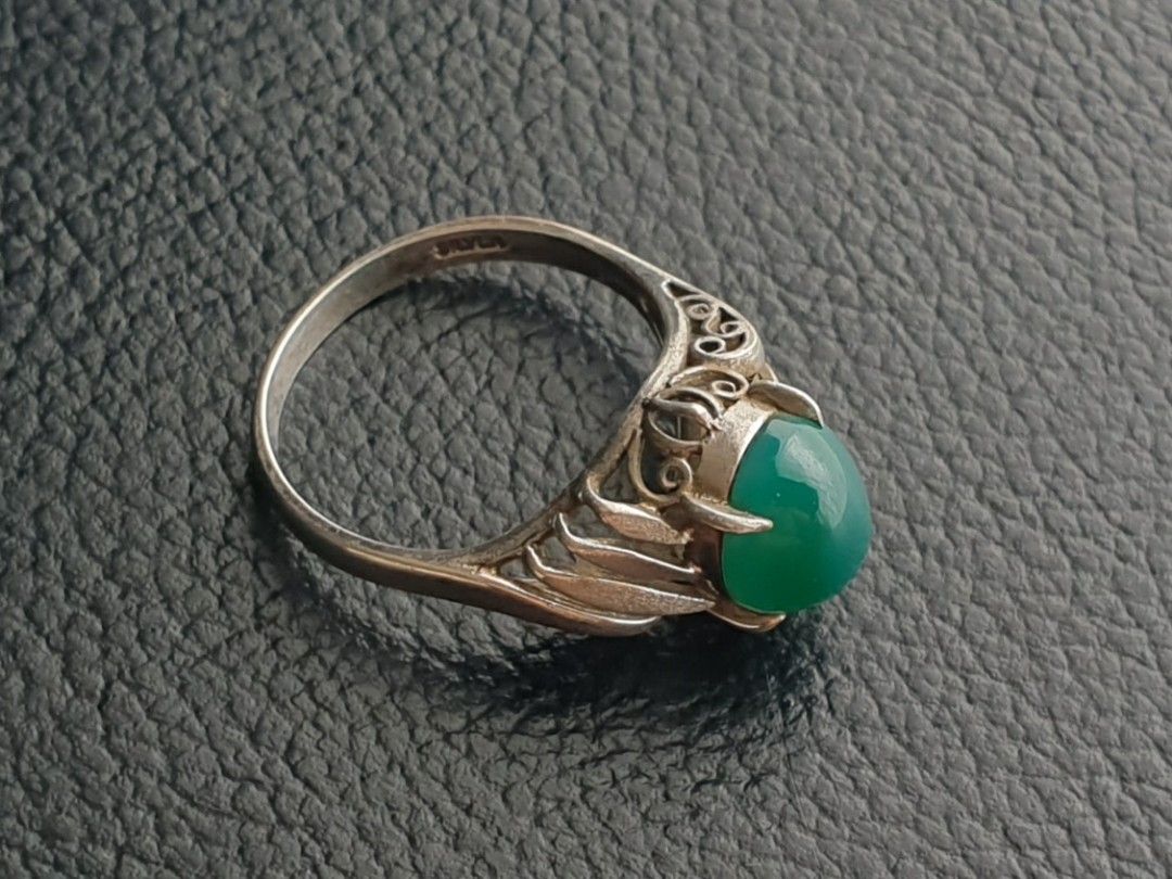 Green Onyx Sterling Silver Ring (Category: Rings) located in Quezon City. Submitted by WasalakTwo (Listing ID 1463396903, Image 2). Description: Vintage from Japan Goodcondition Size 6.5 Open for delivery nationwide.