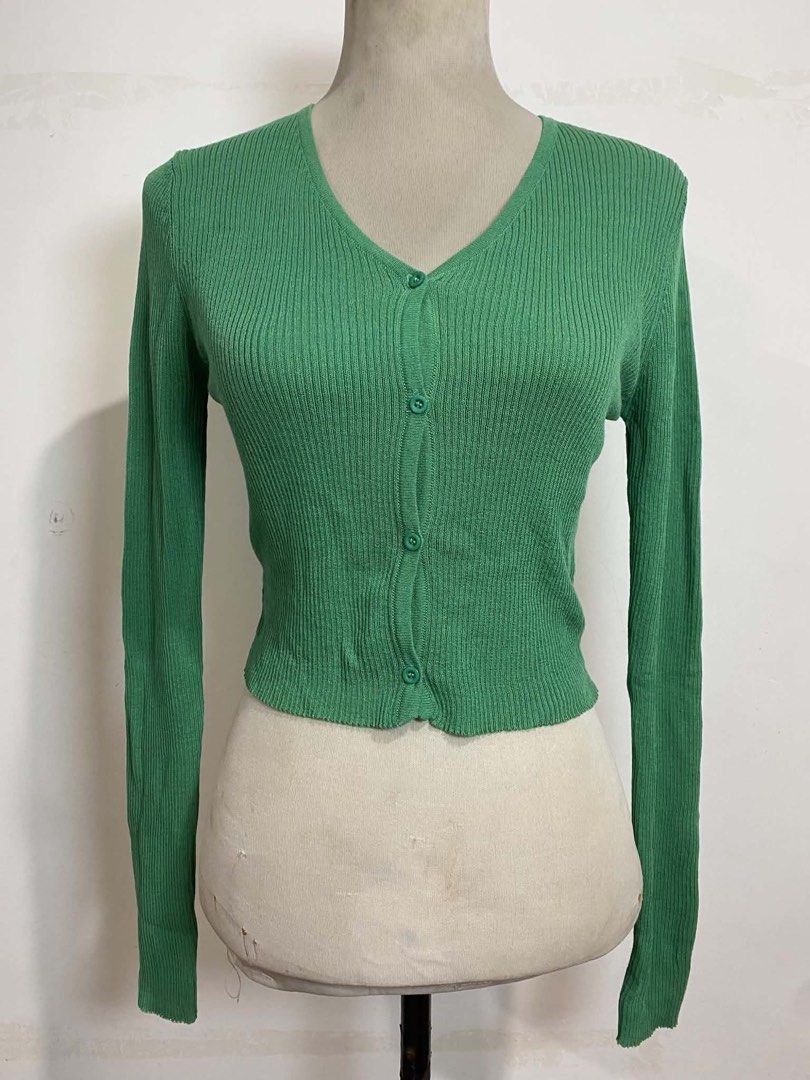 Green Ribbed Cropped Knit Cardigan (Category: Longsleeves) located in Cavite. Submitted by rhizzaroo_ (Listing ID 1463513289, Image 2). Description: S-M Like New.