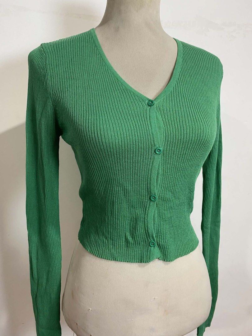 Green Ribbed Cropped Knit Cardigan (Category: Longsleeves) located in Cavite. Submitted by rhizzaroo_ (Listing ID 1463513289, Image 1). Description: S-M Like New.