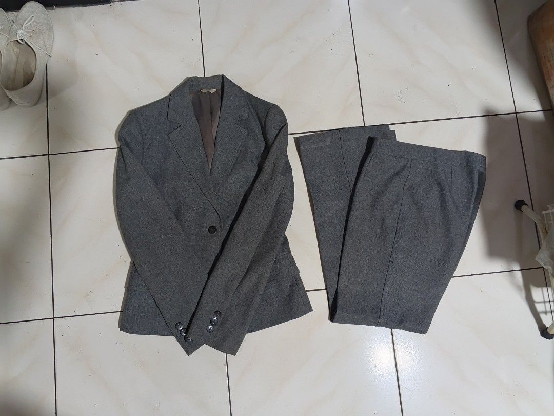 Grey Blazer and Pants Suit Set (Category: Coats, Jackets and Outerwear) located in Caloocan City. Submitted by fastriver-4c93 (Listing ID 1463408770, Image 1). Description: - Grey suit set - Blazer features one-button closure and three cuff buttons - Pants have a flared design - Ideal for formal occasions or professional wear.