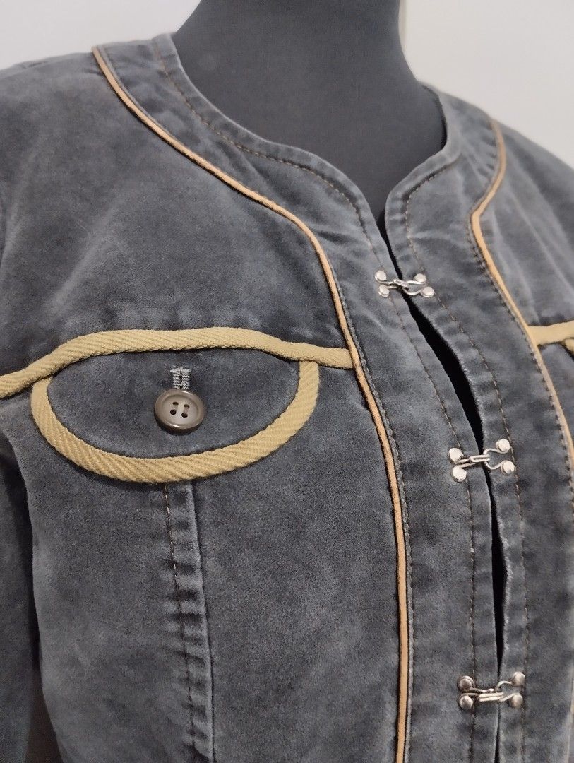 Pre-loved UNSPECK MILANO Grey Jacket Blazer with Lining - Size Medium (Category: Coats, Jackets and Outerwear) located in Paranaque City. Submitted by SpencersMommy (Listing ID 1463415500, Image 3). Description: Brand: UNSPECK MILANO *pre-loved, 8/10 condition Color: Gray Size: will fit Medium Measurements when laid flat: Armpit to armpit 18.5 inches Length 21 inches > with lining Mode of Payment: GCASH. COD payment upon pick up if using same day