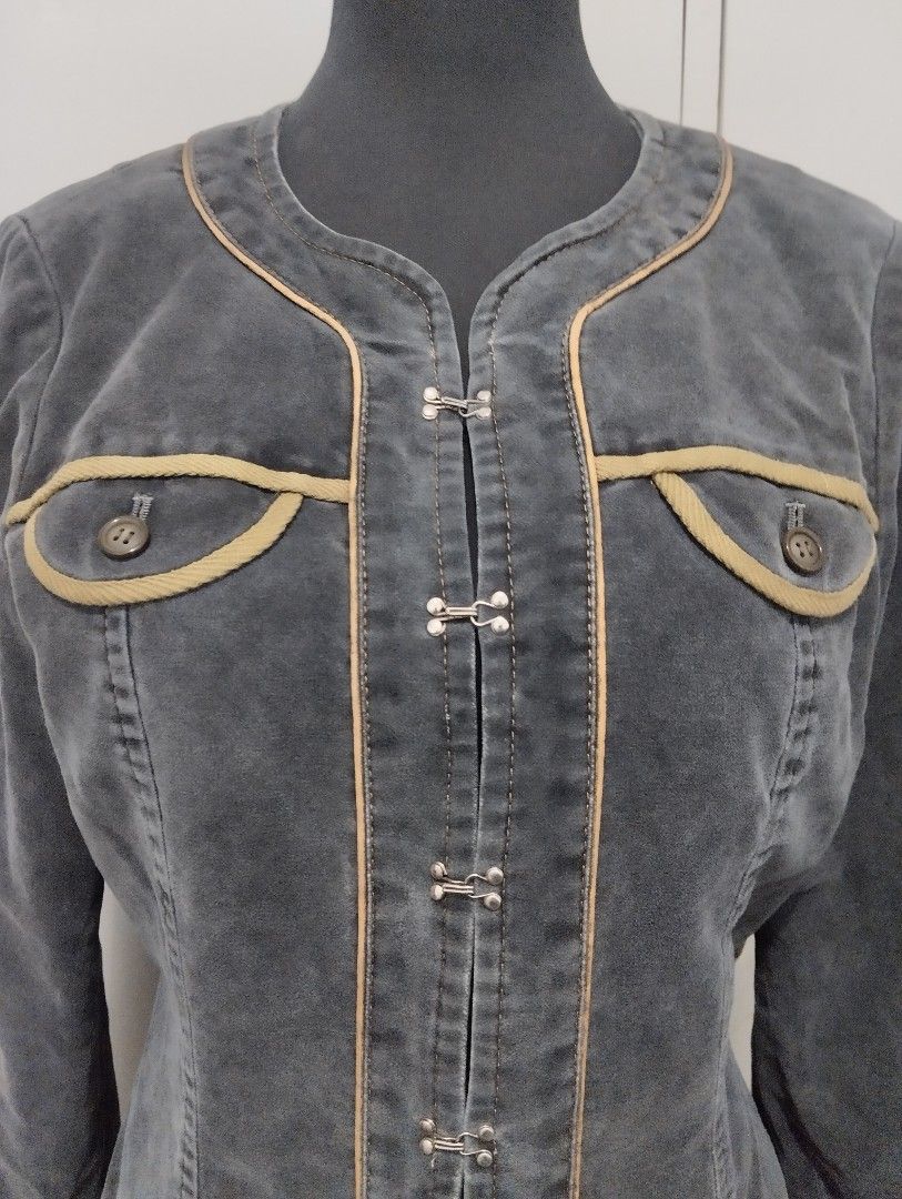 Pre-loved UNSPECK MILANO Grey Jacket Blazer with Lining - Size Medium (Category: Coats, Jackets and Outerwear) located in Paranaque City. Submitted by SpencersMommy (Listing ID 1463415500, Image 2). Description: Brand: UNSPECK MILANO *pre-loved, 8/10 condition Color: Gray Size: will fit Medium Measurements when laid flat: Armpit to armpit 18.5 inches Length 21 inches > with lining Mode of Payment: GCASH. COD payment upon pick up if using same day