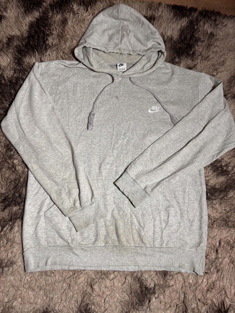 Grey Nike Hoodie Size 2XL (Category: Hoodies) located in Lapu Lapu. Submitted by markbel26 (Listing ID 1463515284, Image 1). Description: - Grey Nike Hoodie - Size: 2XL - Material: 100% Polyester - Made in Malaysia - Features classic embroidered Nike swoosh logo on chest - Front kangaroo pocket - Drawstring hood - Ideal for casual wear.