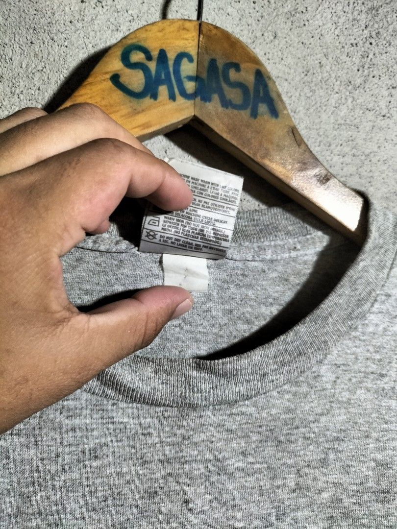 Grey Nike T-shirt Size M (Category: Tshirts & Polo Shirts ) located in Valencia. Submitted by cabisaythriftshop (Listing ID 1463419897, Image 3). Description: - Classic grey Nike t-shirt - Features the iconic Nike logo on the front - Made in Honduras from U.S.A. fabric - Size Medium - Great for everyday wear.