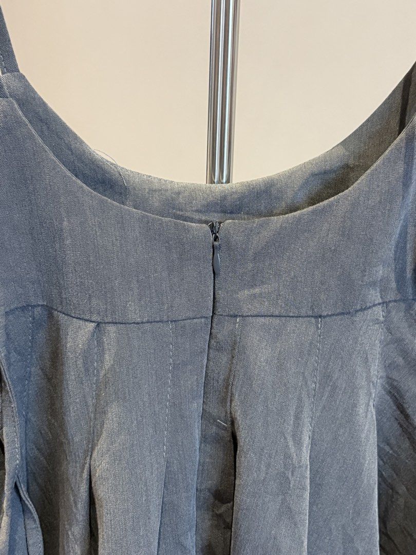 grey pleated flowy babydoll top (Category: Blouses) located in Cebu City. Submitted by prelovedpossessions.cebu (Listing ID 1463404393, Image 3). Description: fit sizes XS-S (depends on bust) little to no flaws negotiable no ww check pics/dm for measurements rfs: too small loc: cebu.