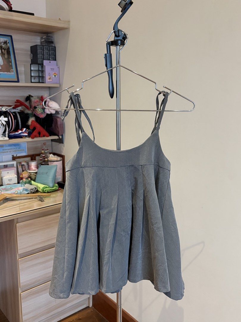 grey pleated flowy babydoll top (Category: Blouses) located in Cebu City. Submitted by prelovedpossessions.cebu (Listing ID 1463404393, Image 1). Description: fit sizes XS-S (depends on bust) little to no flaws negotiable no ww check pics/dm for measurements rfs: too small loc: cebu.