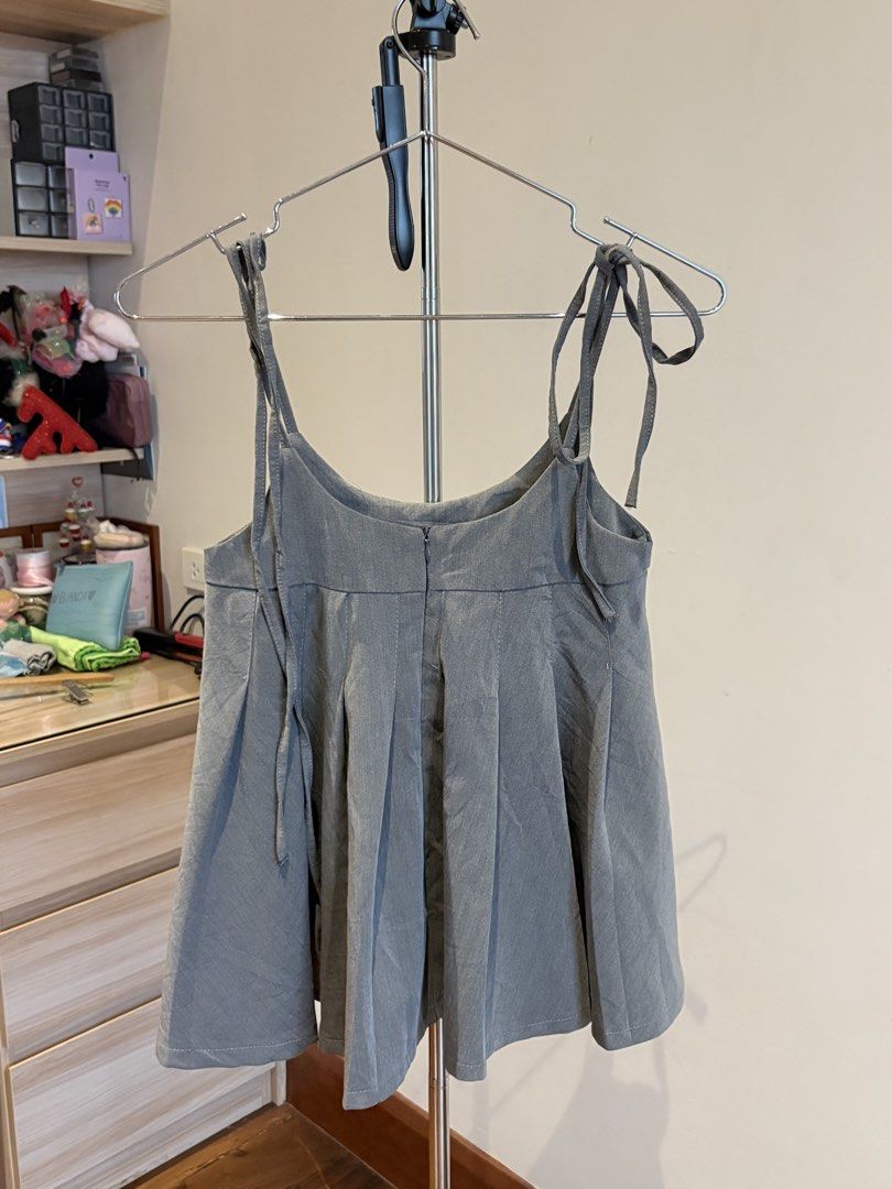 grey pleated flowy babydoll top (Category: Blouses) located in Cebu City. Submitted by prelovedpossessions.cebu (Listing ID 1463404393, Image 2). Description: fit sizes XS-S (depends on bust) little to no flaws negotiable no ww check pics/dm for measurements rfs: too small loc: cebu.