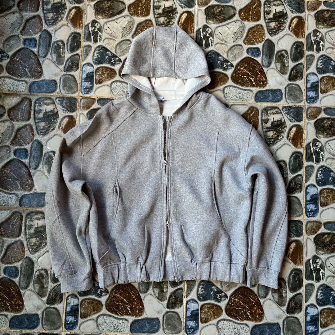 Grey Zip-Up Hoodie (Category: Hoodies) located in Manila. Submitted by bud_thriftt (Listing ID 1463367274, Image 1). Description: random tags mnla vibes heavy cotton.