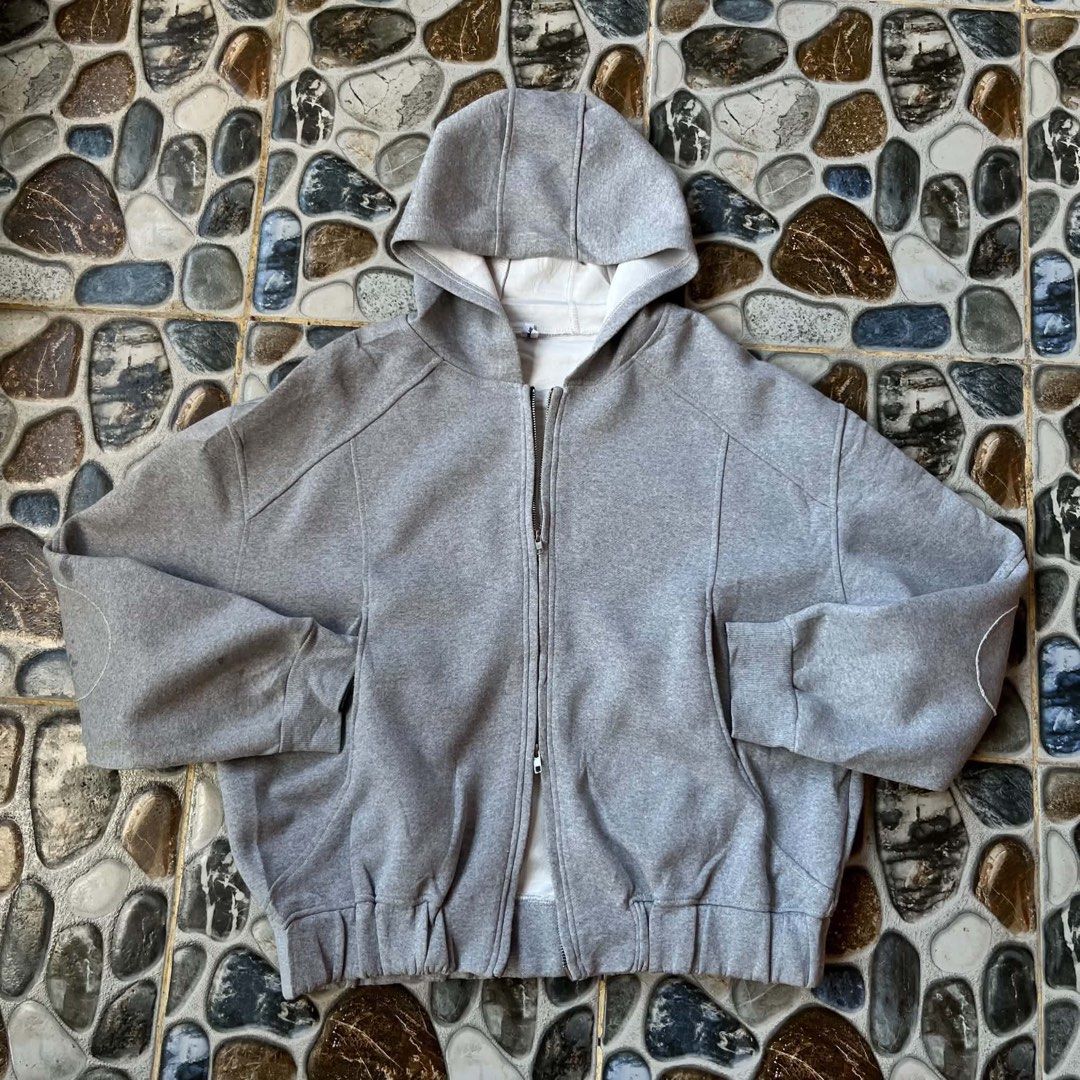 Grey Zip-Up Hoodie (Category: Hoodies) located in Manila. Submitted by bud_thriftt (Listing ID 1463367274, Image 2). Description: random tags mnla vibes heavy cotton.