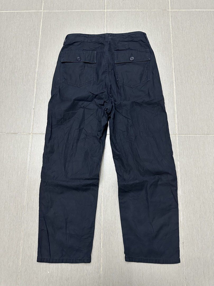 GU baker pants (Category: Trousers) located in Klang. Submitted by mcyangs_bundle (Listing ID 1463518921, Image 2). Description: GU baker pants Size pinggang 30” x labuh 38” inchi Cawat 12” Peha 11” Kaki 8” Condition 8/10 Rm 58.