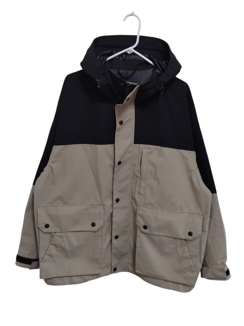GU by UNIQLO Oversized Mountain Parka (Category: Coats, Jackets and Outerwear) located in Pasig City. Submitted by hustlexcurate (Listing ID 1463431647, Image 1). Description: GU by UNIQLO Oversized Mountain Parka Size LARGE on tag fits XL Dimensions: 27X30.