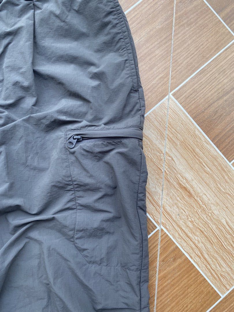 GU Cargo Pants Size L Grey Drawstring Waist (Category: Joggers) located in Davao. Submitted by thirdy.pfp (Listing ID 1463416215, Image 3). Description: GU Parachute Pants dark gray 32-34 waistline 41 lengh 12 thighs 10 hem Excellent 700 - Grey cargo pants from GU - Elastic waistband with drawstring for a comfortable fit - Multiple functional pockets, including one with a secure zip closure - Adjustable drawstring at the hem for a customizable lo