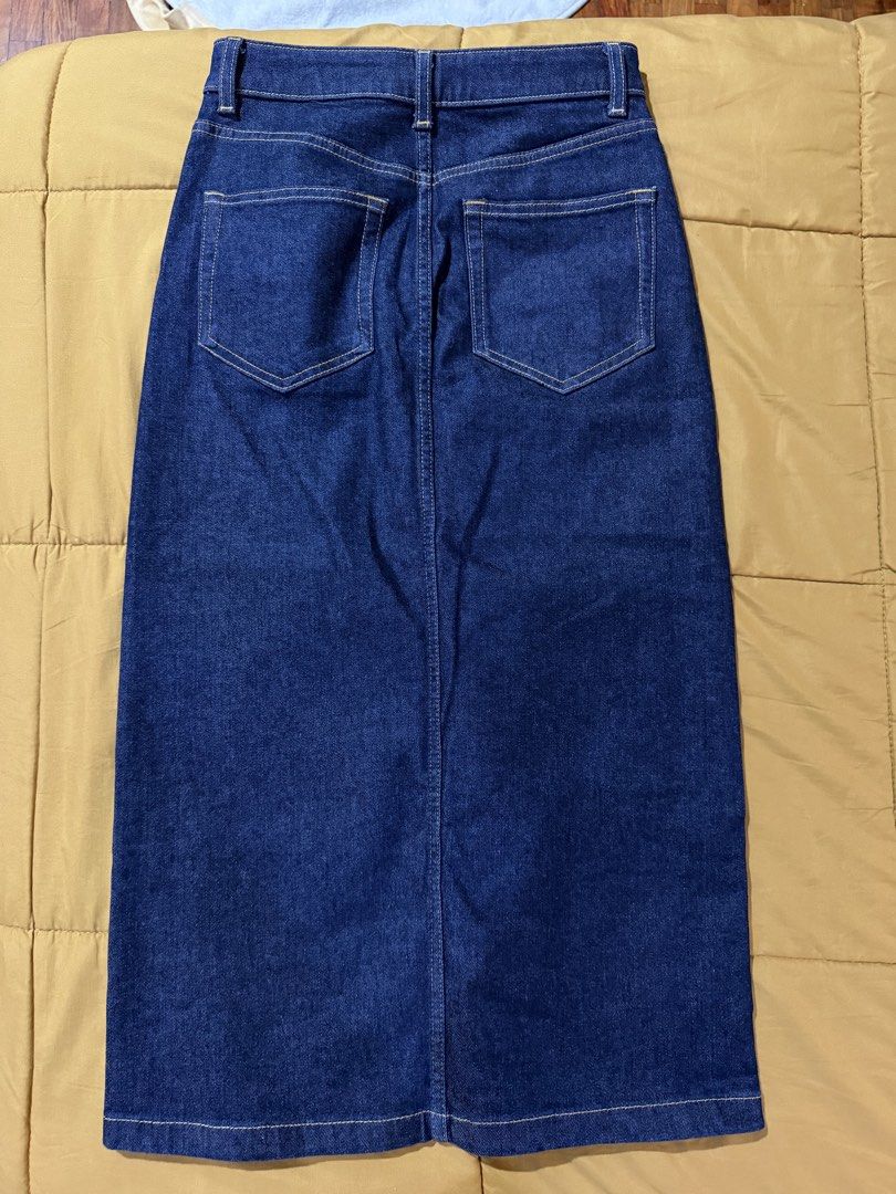 GU Dark Wash Denim Midi Skirt (Category: Skirts) located in Mandaluyong City. Submitted by xela.tings (Listing ID 1463452849, Image 3). Description: Dark wash denim midi skirt Straight cut with front slit.