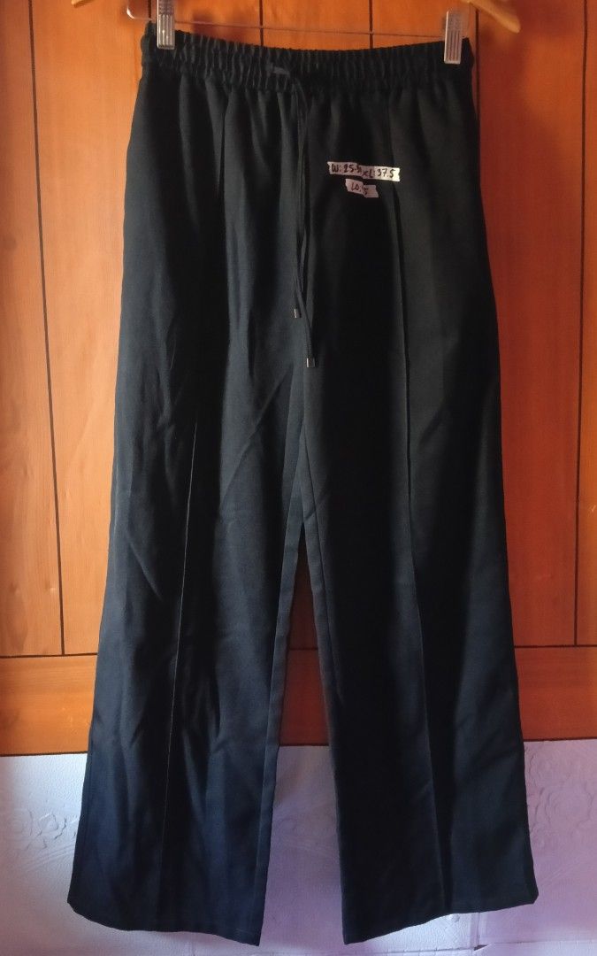GU Pull-on Pants (Category: Other Bottoms) located in Basista. Submitted by purpleens_shop (Listing ID 1463433049, Image 3). Description: .