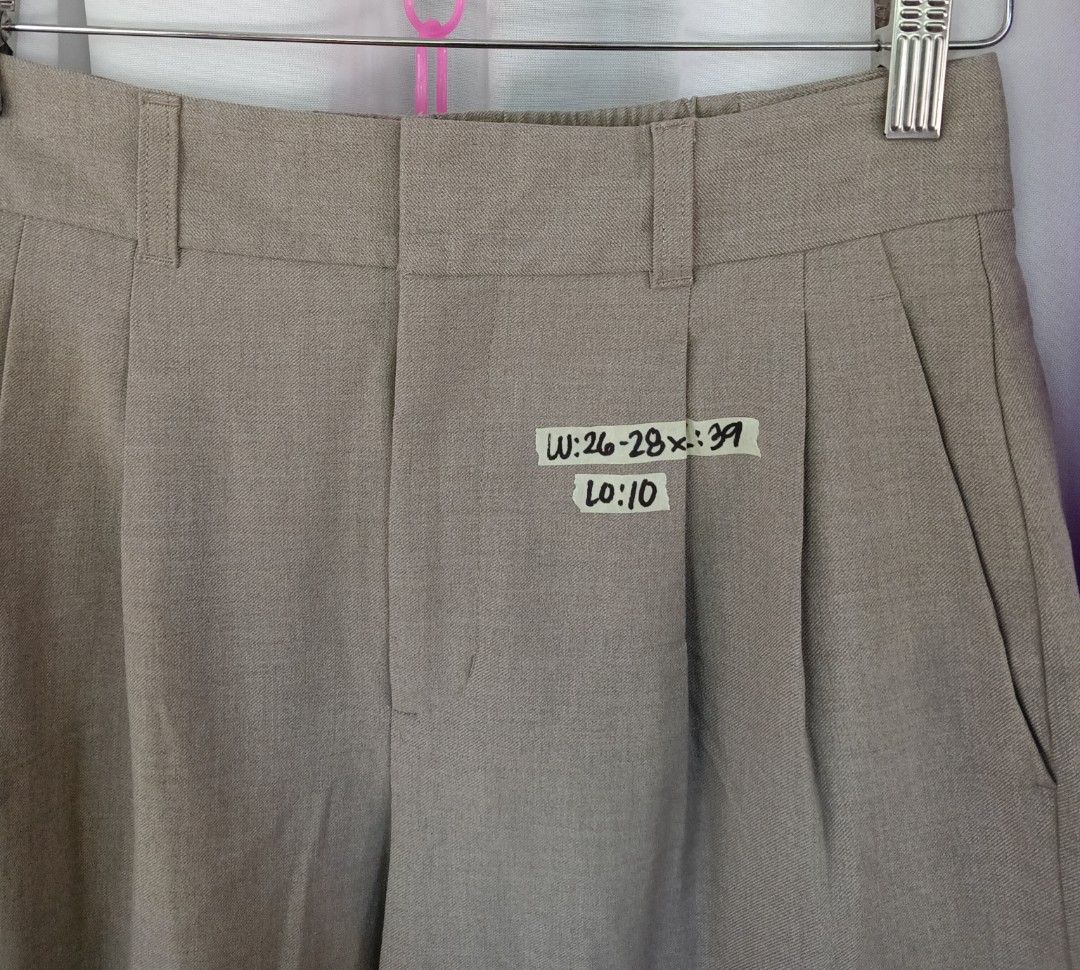 GU Tucked Wide Pants (Category: Other Bottoms) located in Basista. Submitted by purpleens_shop (Listing ID 1463457096, Image 3). Description: .