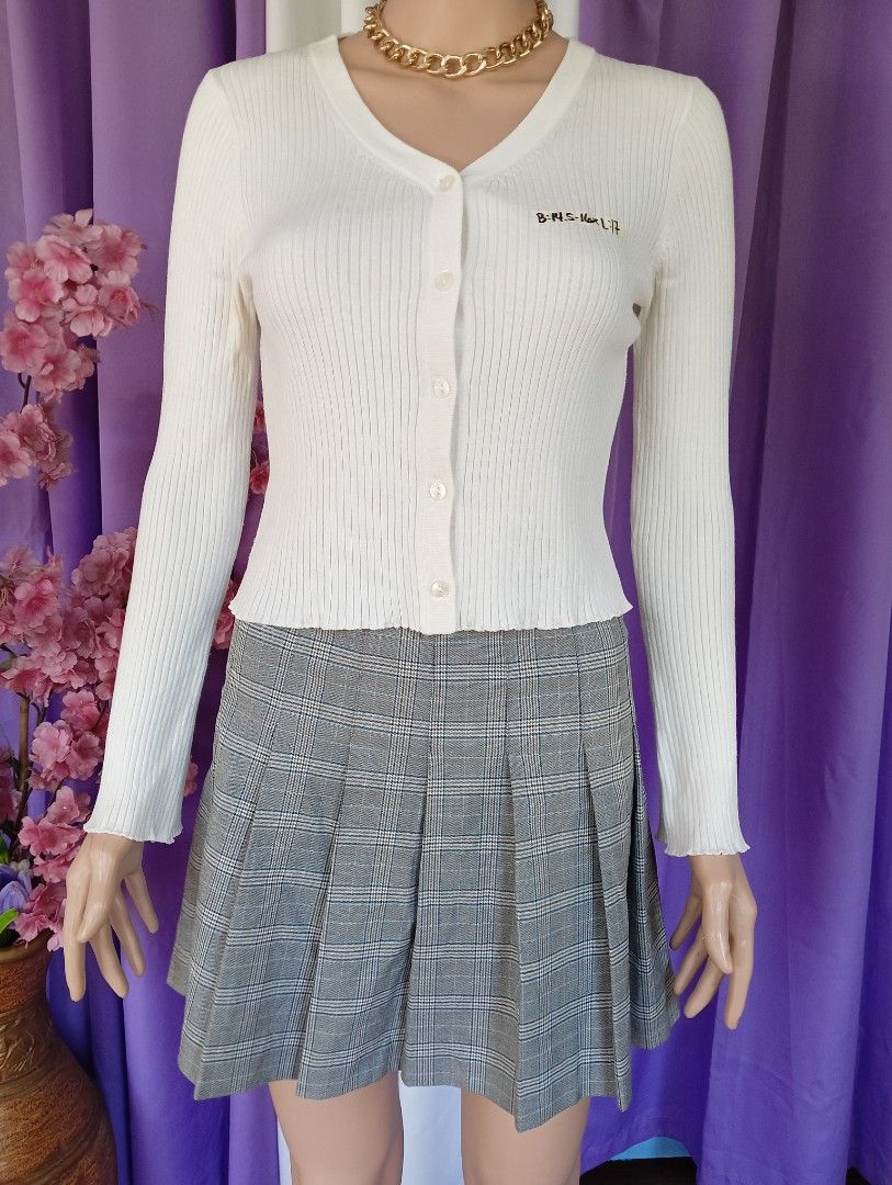 GU UV-Cut Mellow Cardigan (Category: Coats, Jackets and Outerwear) located in Basista. Submitted by purpleens_shop (Listing ID 1463426985, Image 2). Description: .