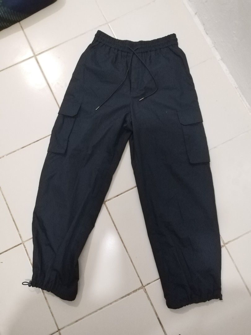 GU WIDE CARGO PANTS UNISEX (Category: Other Bottoms) located in Bulacan. Submitted by side.hustle11 (Listing ID 1463552558, Image 2). Description: GU CARGO PANTS Small 28-30 LENGTH 37 EXCELLENT CONDITION AS NEW LOC BULACAN.