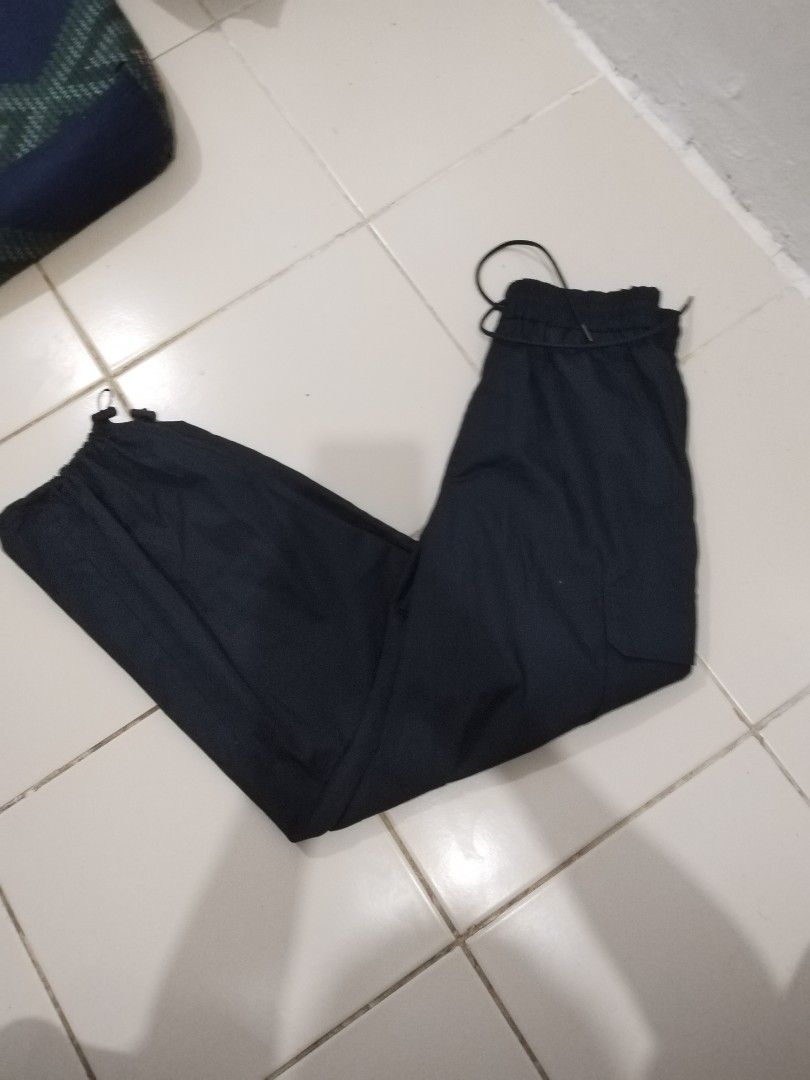 GU WIDE CARGO PANTS UNISEX (Category: Other Bottoms) located in Bulacan. Submitted by side.hustle11 (Listing ID 1463552558, Image 1). Description: GU CARGO PANTS Small 28-30 LENGTH 37 EXCELLENT CONDITION AS NEW LOC BULACAN.