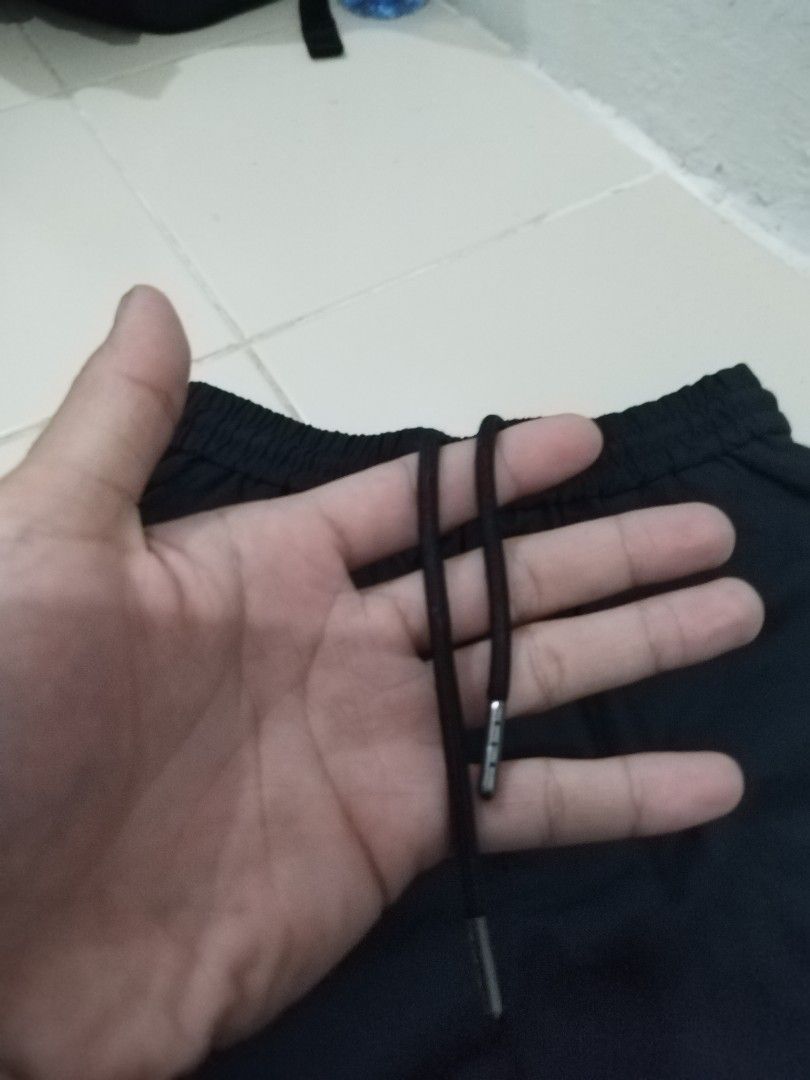 GU WIDE CARGO PANTS UNISEX (Category: Other Bottoms) located in Bulacan. Submitted by side.hustle11 (Listing ID 1463552558, Image 3). Description: GU CARGO PANTS Small 28-30 LENGTH 37 EXCELLENT CONDITION AS NEW LOC BULACAN.