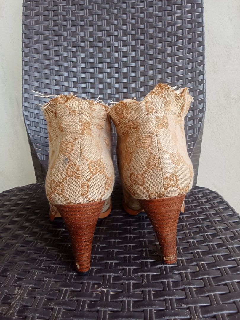 GUCCI GG CANVASS ANKLE BOOTS (Category: Sneakers & Footwear) located in Vinzons. Submitted by gracecollectionsph09 (Listing ID 1463337647, Image 2). Description: GOOD CONDITION NEED TO REPLACE HEEL TIP SIZE EUR38-39 PAYMENT FIRST BICOL LOCATION.