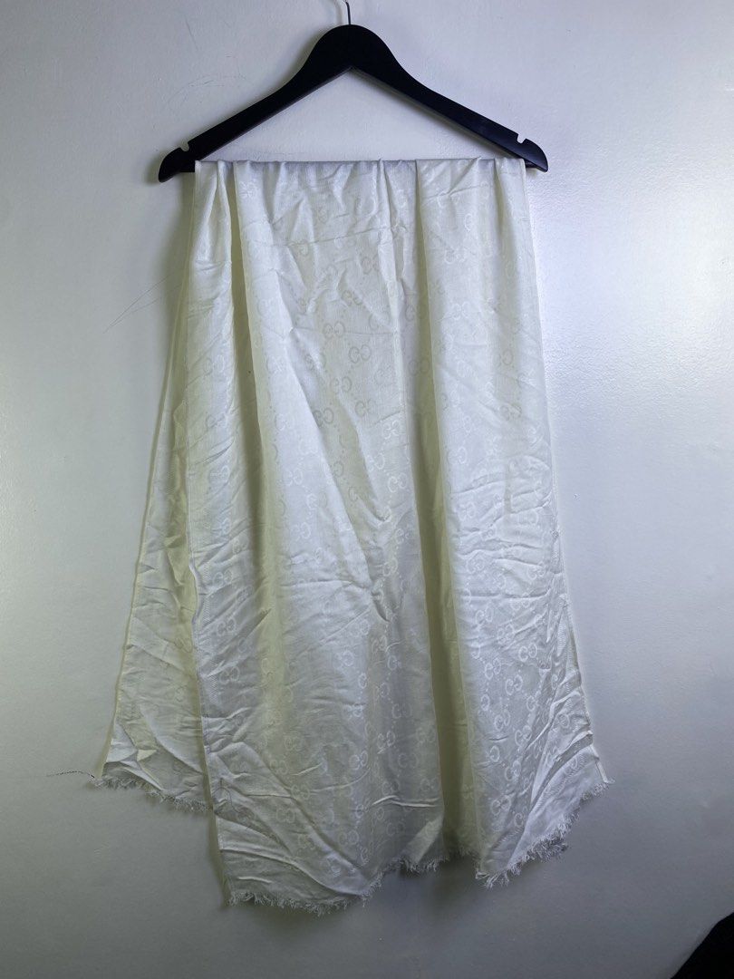 Gucci Long Scarf (Category: Scarves) located in Manila. Submitted by declutterpromax (Listing ID 1463402637, Image 3). Description: Good Condition.