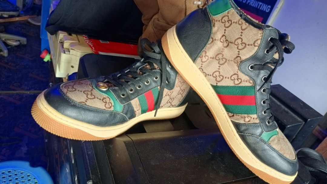Gucci shoes (Category: Coats, Jackets and Outerwear) located in Zamboanga. Submitted by luckytree_feebd2 (Listing ID 1463345095, Image 2). Description: GUCCI GENUINE / LEGIT SIZE 42,42 GALING AMERICA.