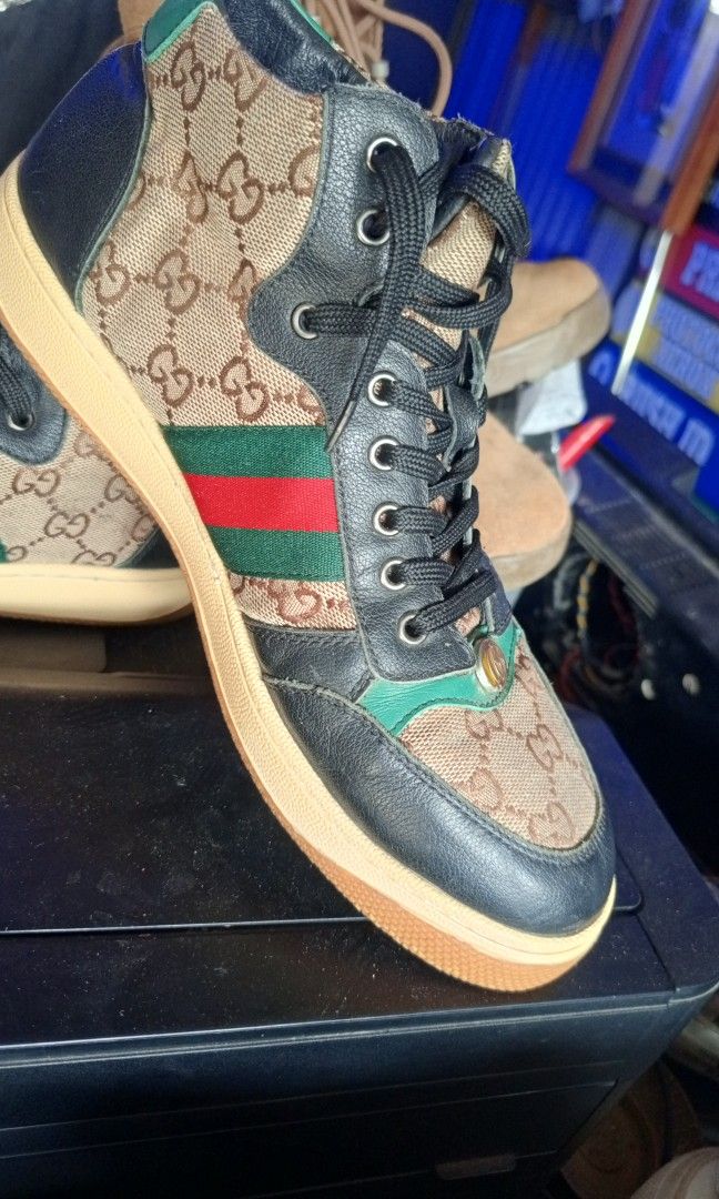Gucci shoes (Category: Coats, Jackets and Outerwear) located in Zamboanga. Submitted by luckytree_feebd2 (Listing ID 1463345095, Image 1). Description: GUCCI GENUINE / LEGIT SIZE 42,42 GALING AMERICA.