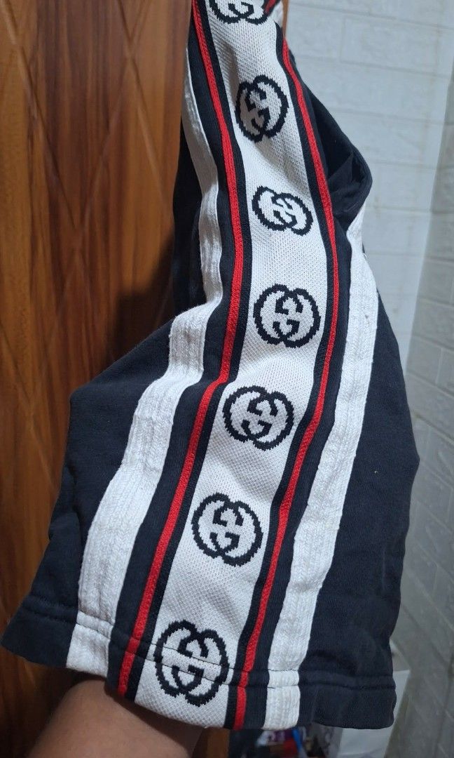 Gucci short (Category: Luxury Apparel) located in Alburquerque. Submitted by abj_thriftshop (Listing ID 1463372443, Image 3). Description: 32x18 need wash lang excellent no issue color rate 9.7.