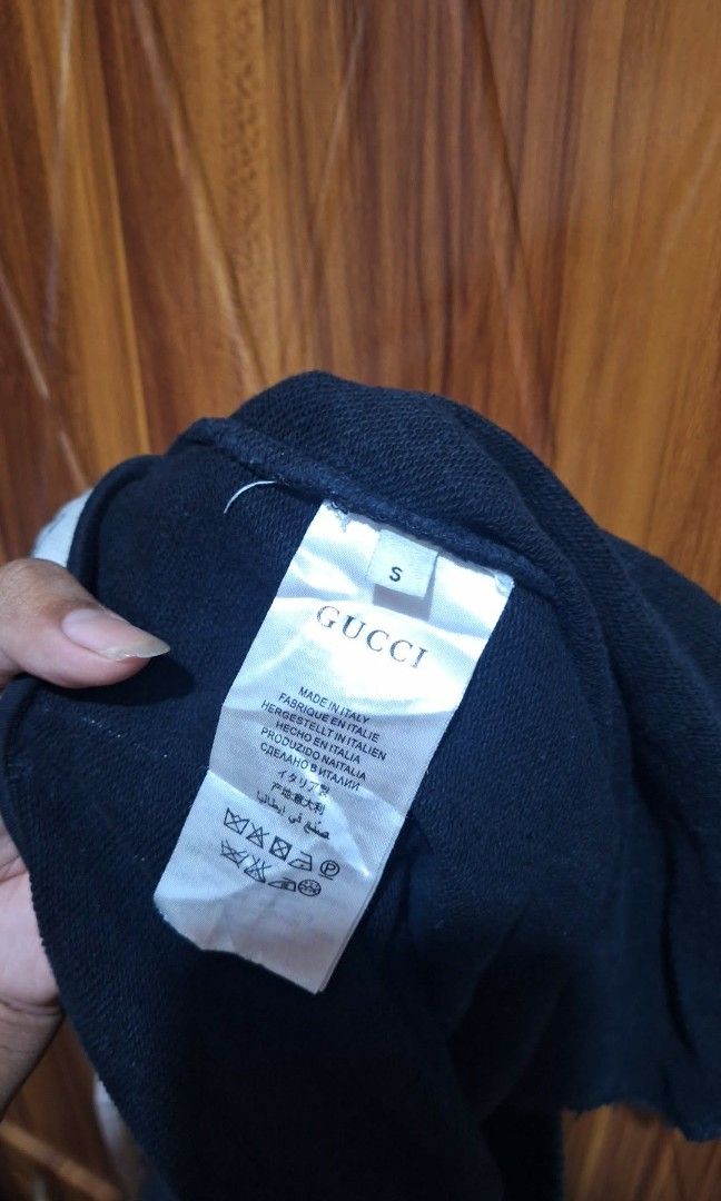 Gucci Short (Category: Luxury Apparel) located in Carmen. Submitted by aquarius.00 (Listing ID 1463372871, Image 2). Description: 32x18 excellent no issue color rate 9.7.