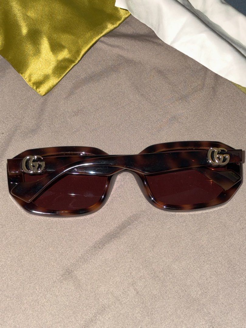 Gucci Sunglasses GG Marmont (Category: Sunglasses & Eyewear) located in Aguinaldo. Submitted by prelovedstuff0820 (Listing ID 1463368793, Image 3). Description: Like New used twice only Authentic.