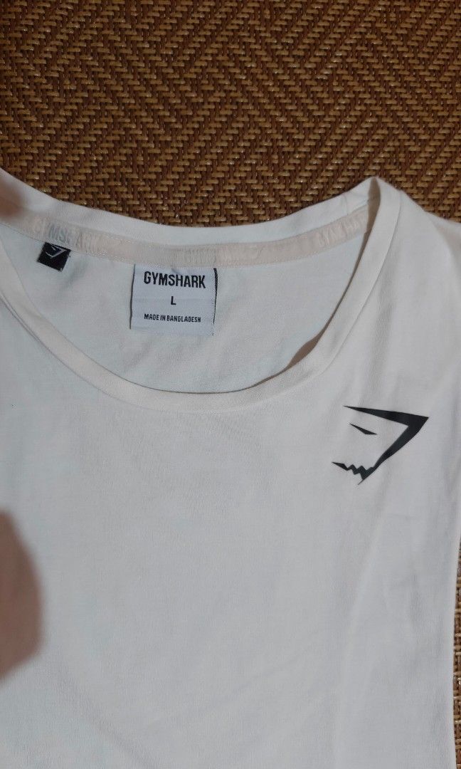 Gym Shark Sando (Category: Tshirts & Polo Shirts ) located in Mandaue City. Submitted by kulasyow (Listing ID 1463362218, Image 2). Description: Gym Shark Sando Not sure if sadya yung pag cut kasi pantay naman Goods pa? Ganda Tela pang gym Dimes: 20x29 Cebu Loc.