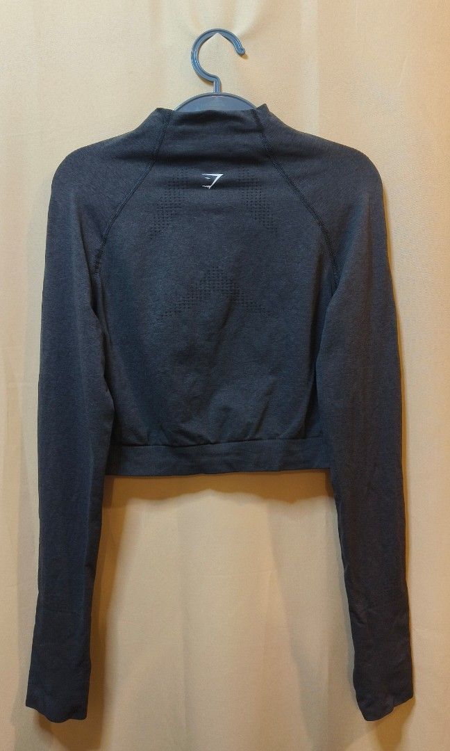 Gymshark cropped jacket full zip (Category: Activewear) located in Baguio. Submitted by esselingri00355 (Listing ID 1463369073, Image 3). Description: 🌻Gymshark cropped jacket 🏷large on tag (W16½ L17½) ✨asnew condition, no issue, no crack sa print 🌻10/10 color rate (dark gray) 🌻Color may vary due to lighting 💸1000 only+sf 💰MOP: Gcash 📣shipping via j&t.