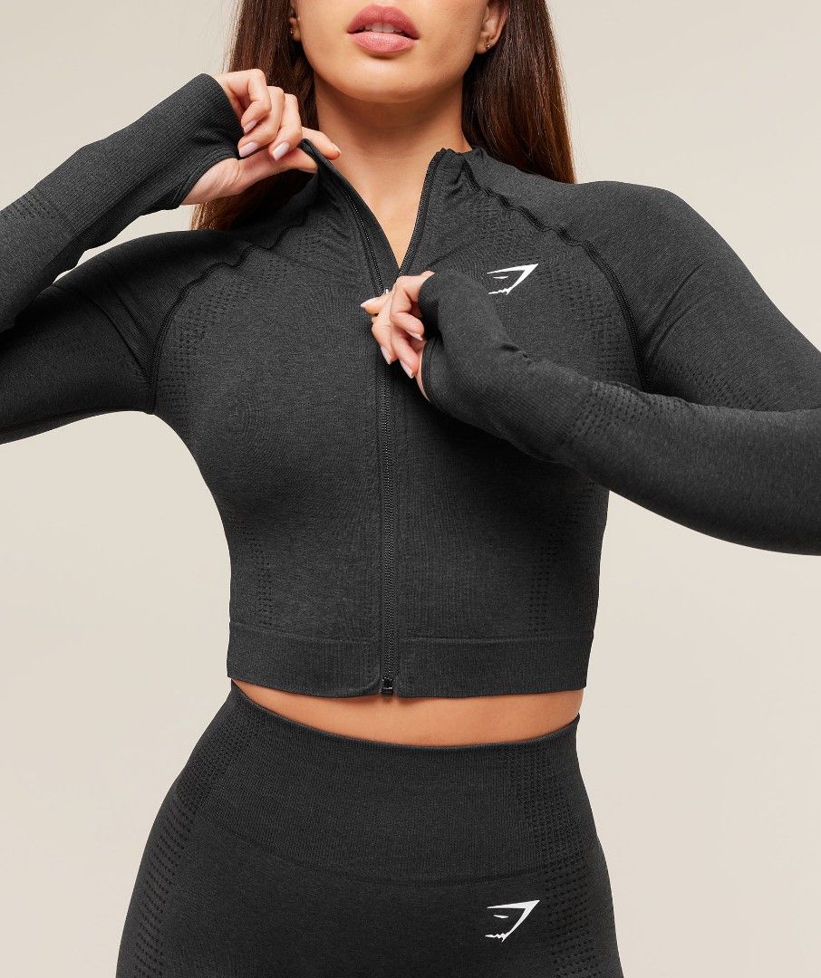Gymshark cropped jacket full zip (Category: Activewear) located in Baguio. Submitted by esselingri00355 (Listing ID 1463369073, Image 1). Description: 🌻Gymshark cropped jacket 🏷large on tag (W16½ L17½) ✨asnew condition, no issue, no crack sa print 🌻10/10 color rate (dark gray) 🌻Color may vary due to lighting 💸1000 only+sf 💰MOP: Gcash 📣shipping via j&t.