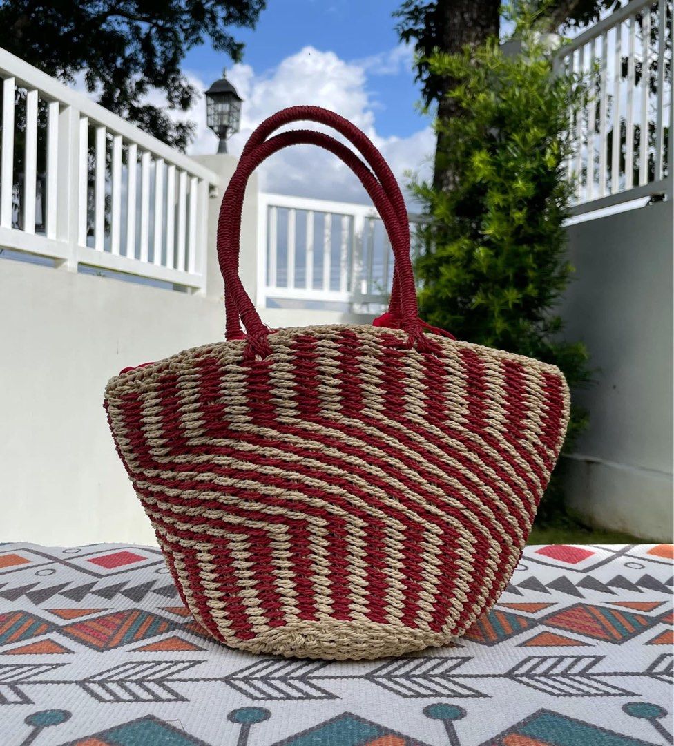 Handwoven native bag (Category: Shoulder Bags) located in Bulacan. Submitted by thriftbagcollections (Listing ID 1463463207, Image 2). Description: Handwoven native bag,excellent condition!Approx:H-8”W-12.5”handle6”.