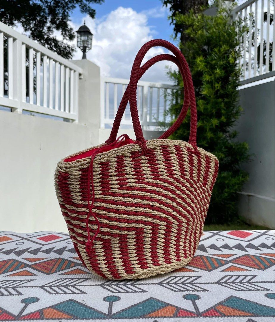 Handwoven native bag (Category: Shoulder Bags) located in Bulacan. Submitted by thriftbagcollections (Listing ID 1463463207, Image 3). Description: Handwoven native bag,excellent condition!Approx:H-8”W-12.5”handle6”.