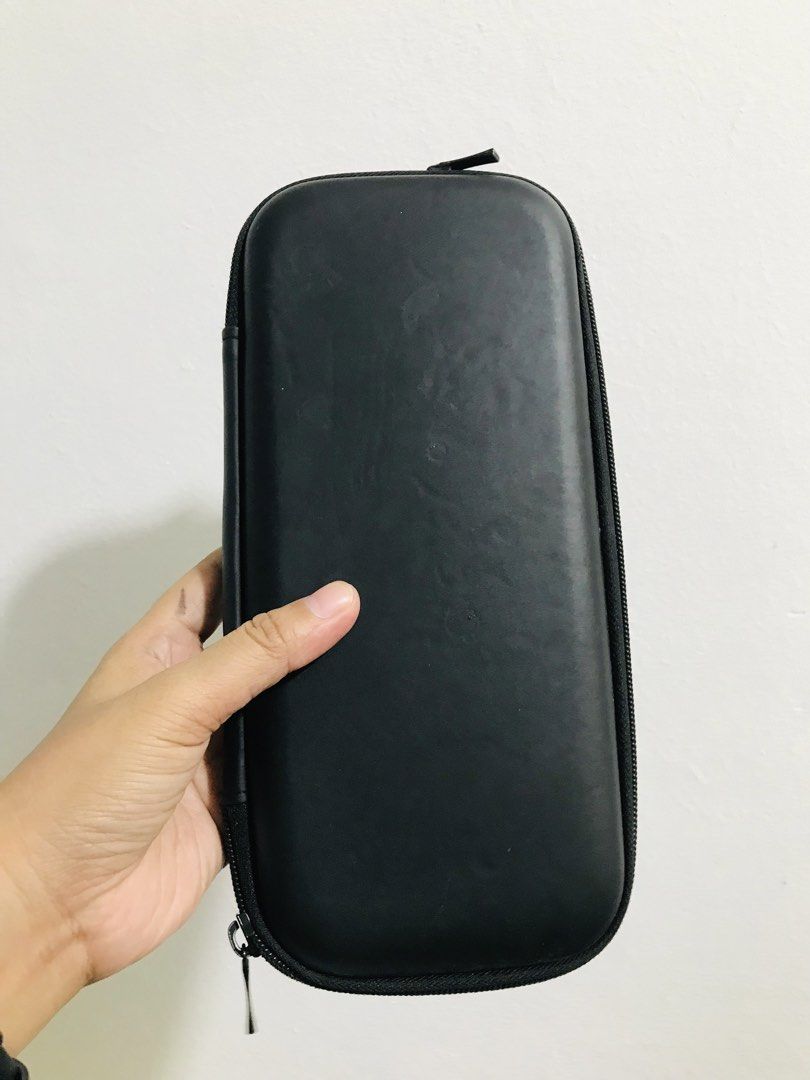 HARDCASE POUCH (Category: Purses & Pouches) located in Gamu. Submitted by 2022bagsbunny (Listing ID 1463393637, Image 1). Description: .