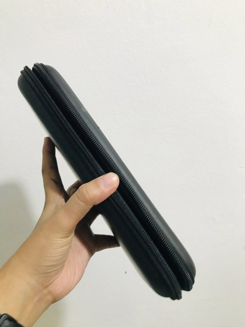 HARDCASE POUCH (Category: Purses & Pouches) located in Gamu. Submitted by 2022bagsbunny (Listing ID 1463393637, Image 2). Description: .