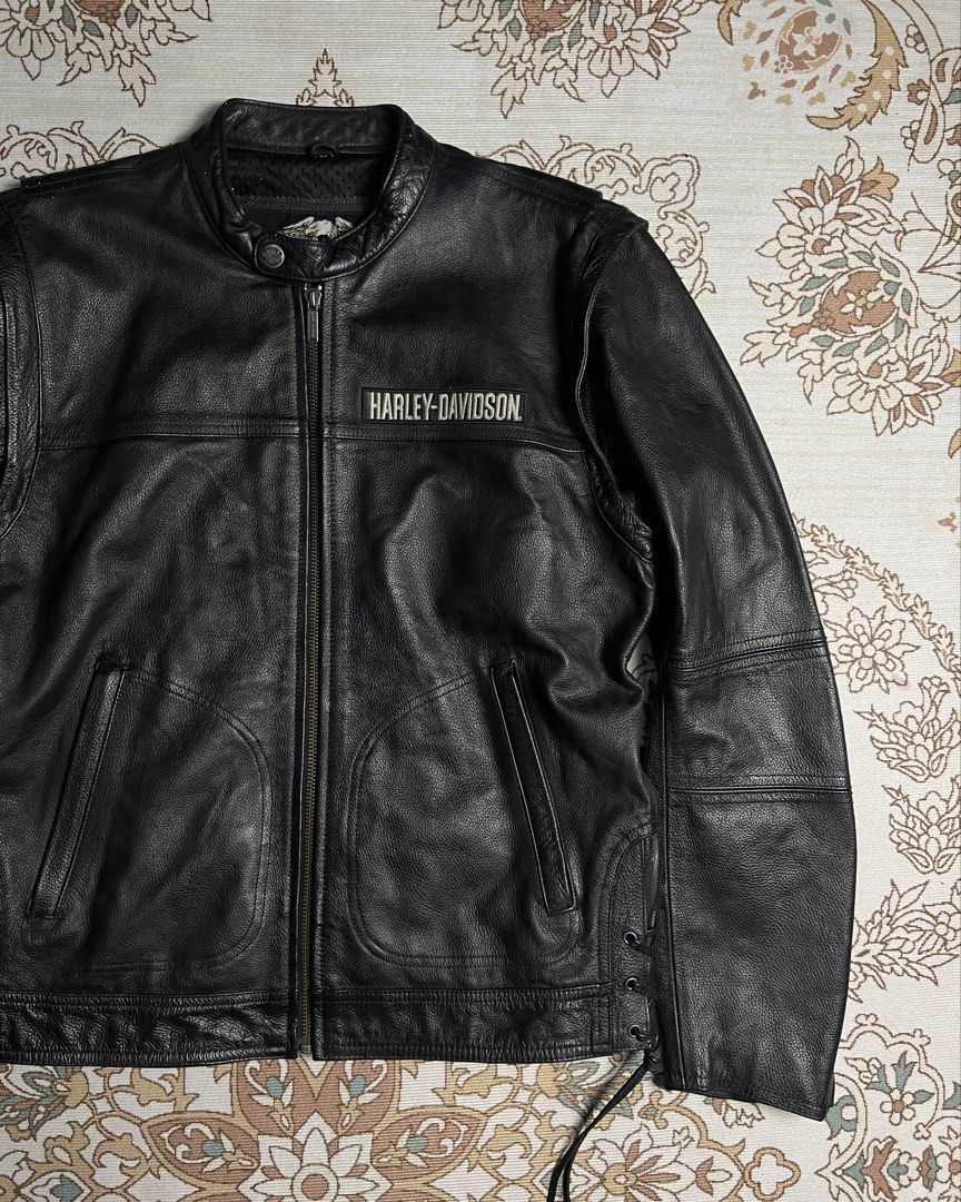 Harley Davidson Convertible Riding Jacket (Category: Coats, Jackets and Outerwear) located in San Jose del Monte. Submitted by oneoff.phils (Listing ID 1463477493, Image 3). Description: Harley Davidson Convertible Riding Jacket Can be used as a VEST!!! 🤯 Size M on tag W 21 L 26 P15000 Issue: None (Swipe for detailed pics) • No cancellation of orders • Orders would usually take 2-3 days for cleaning and packing before shipment 🚀Shipping via J&T