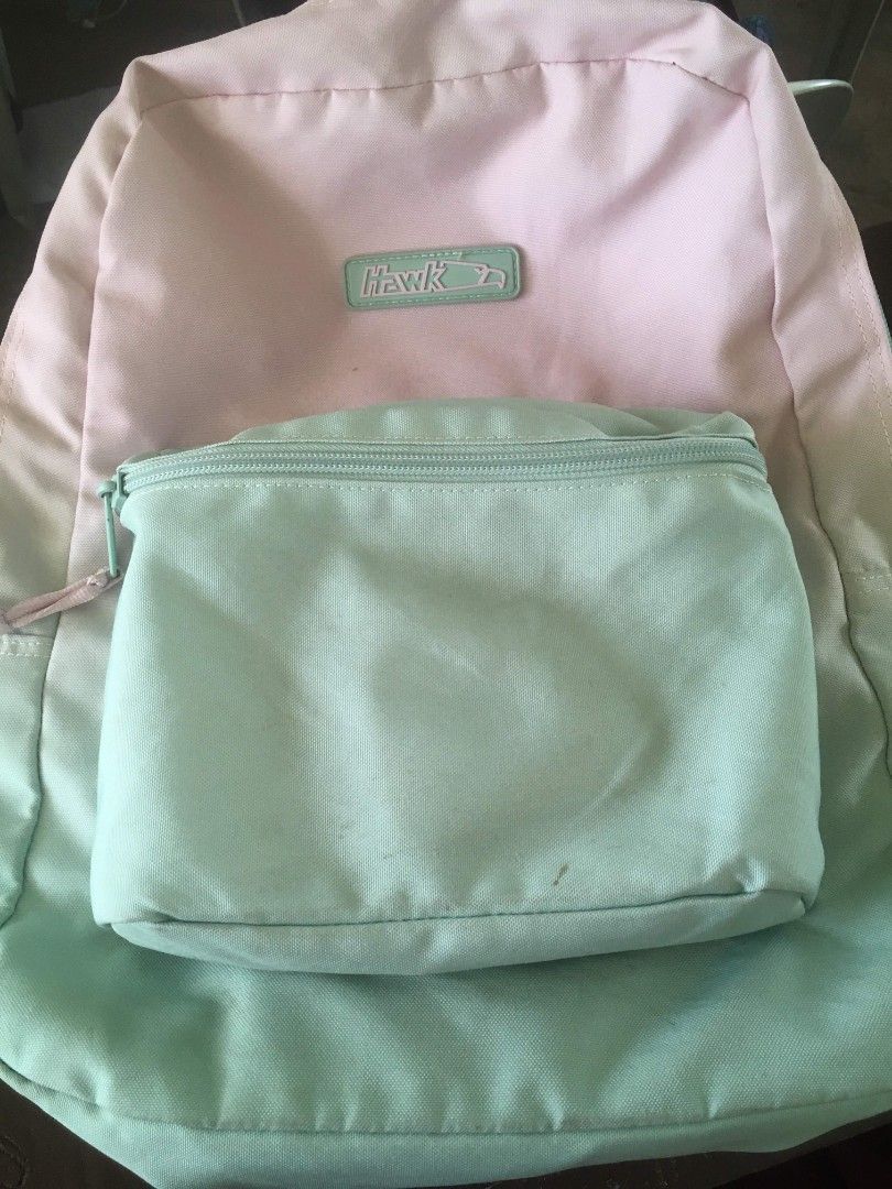 Hawk bag orig (Category: Looking For) located in Tabuelan. Submitted by mwah_bbcakes (Listing ID 1463368902, Image 1). Description: hi so this bag needs wash. Bought it from 1k, only 500 php now... Pm for more info !! ☺️.