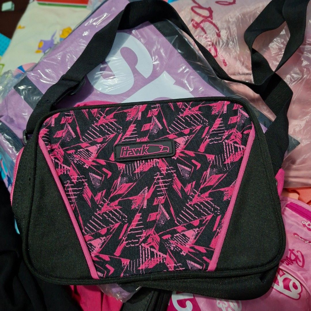 Hawk Lunch Bag (Category: Cross-body Bags) located in Cavite. Submitted by sofabinpink (Listing ID 1463495699, Image 1). Description: .