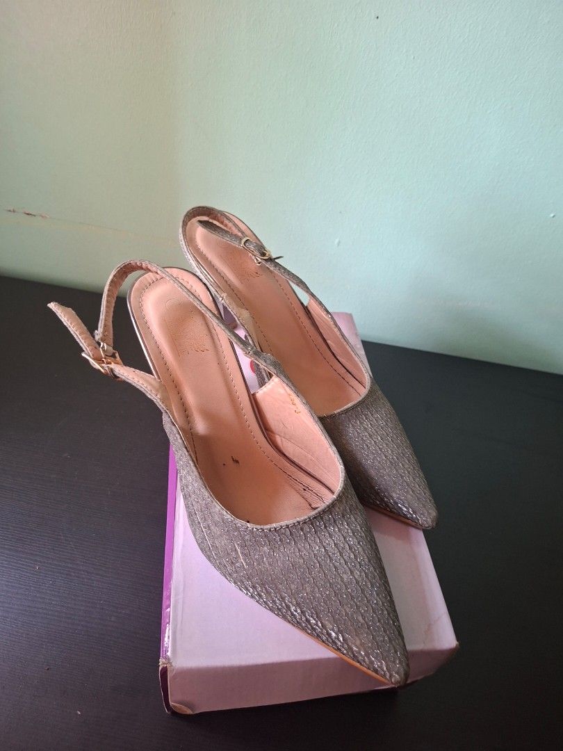 Pointed Stilleto Heels size 9 (From Landmark) (Category: Heels) located in Manila. Submitted by cholynne (Listing ID 1463347013, Image 3). Description: Heels good for events, casual and formal wear. Well used but in good condition, matibay sya I usually used it sa parties so tried and tested ang tibay. Reason for selling decluterring Location: Manila Negotiable.