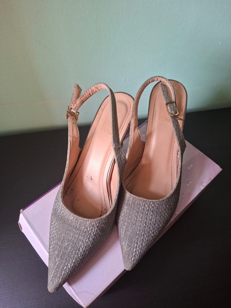 Pointed Stilleto Heels size 9 (From Landmark) (Category: Heels) located in Manila. Submitted by cholynne (Listing ID 1463347013, Image 1). Description: Heels good for events, casual and formal wear. Well used but in good condition, matibay sya I usually used it sa parties so tried and tested ang tibay. Reason for selling decluterring Location: Manila Negotiable.