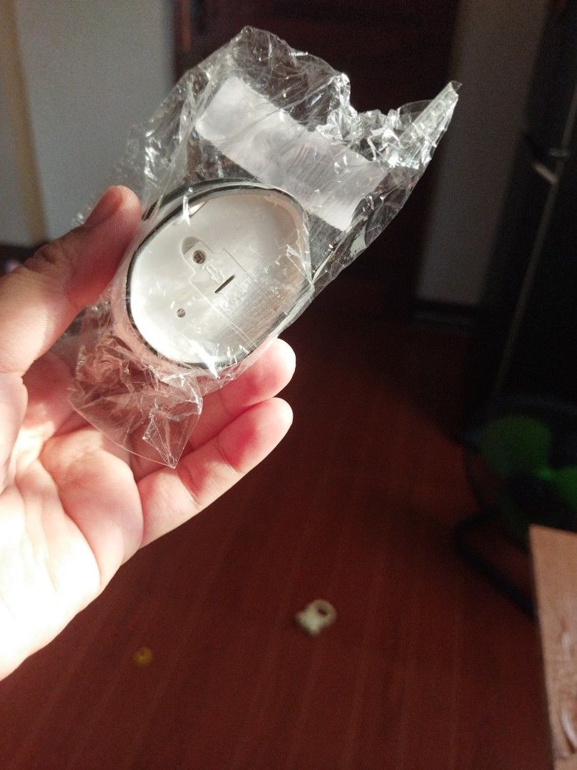 Helmet keychain light up white (Category: Looking For) located in Oas. Submitted by ali_shop_assorted_item (Listing ID 1463479850, Image 3). Description: .
